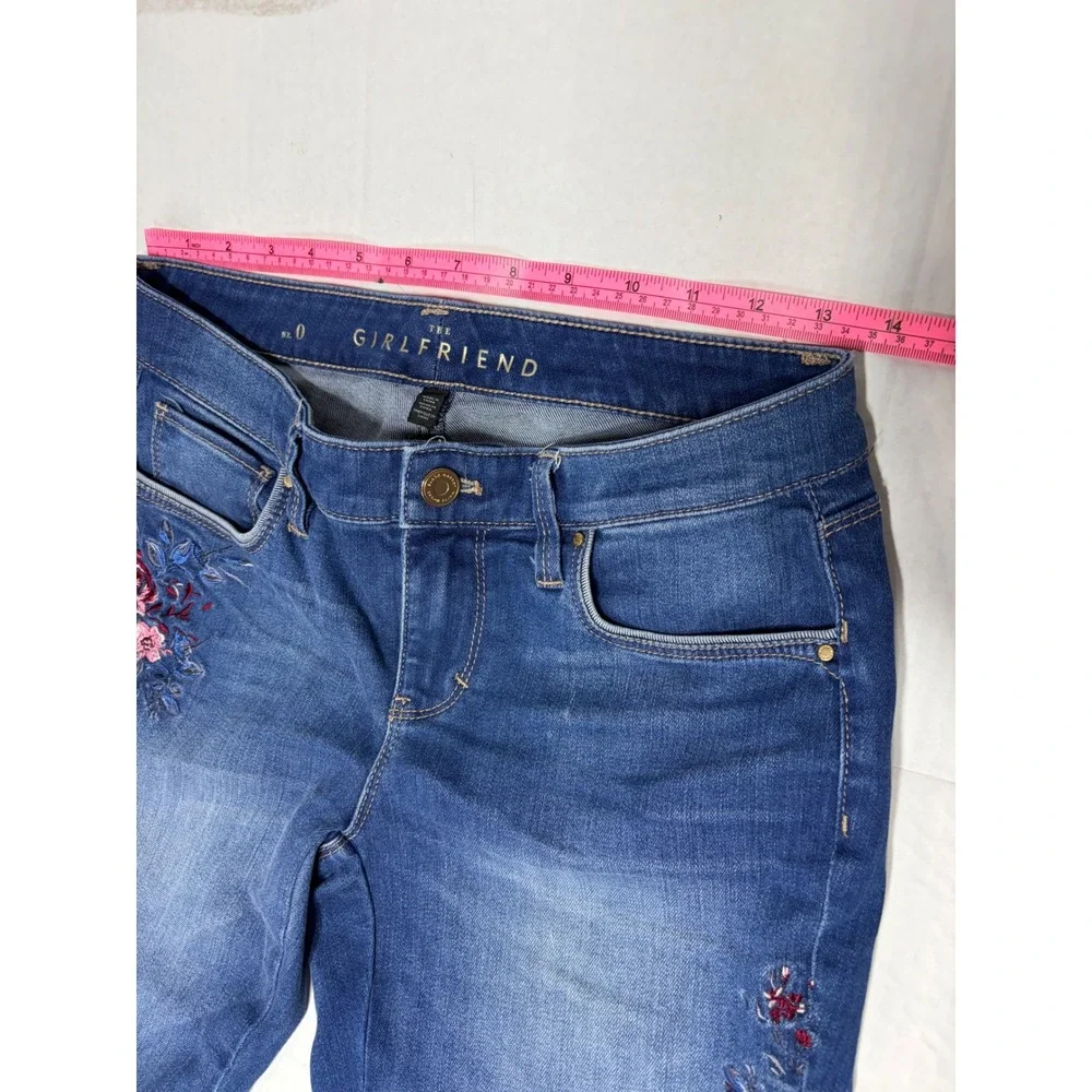 Chicos The Girlfriend Jeans Womens 0 Medium Wash Floral Embroidered Cuffed Slim
